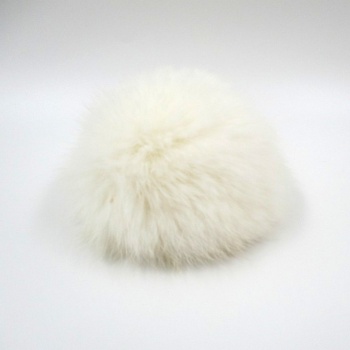 triusio-baltas-rabbit-fur-pompom.jpg