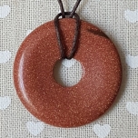 Pruun päikesekivi donut-ripats 40mm